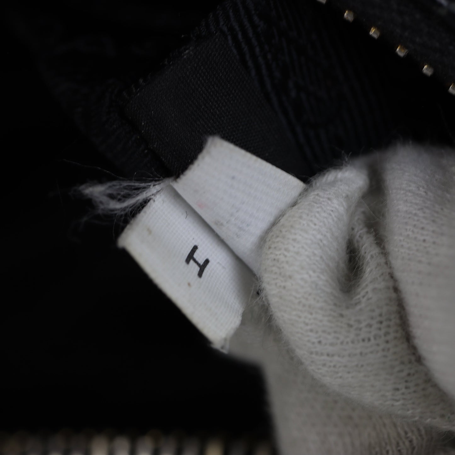 Prada Re-edition 2005 Saffiano Shoulder Bag