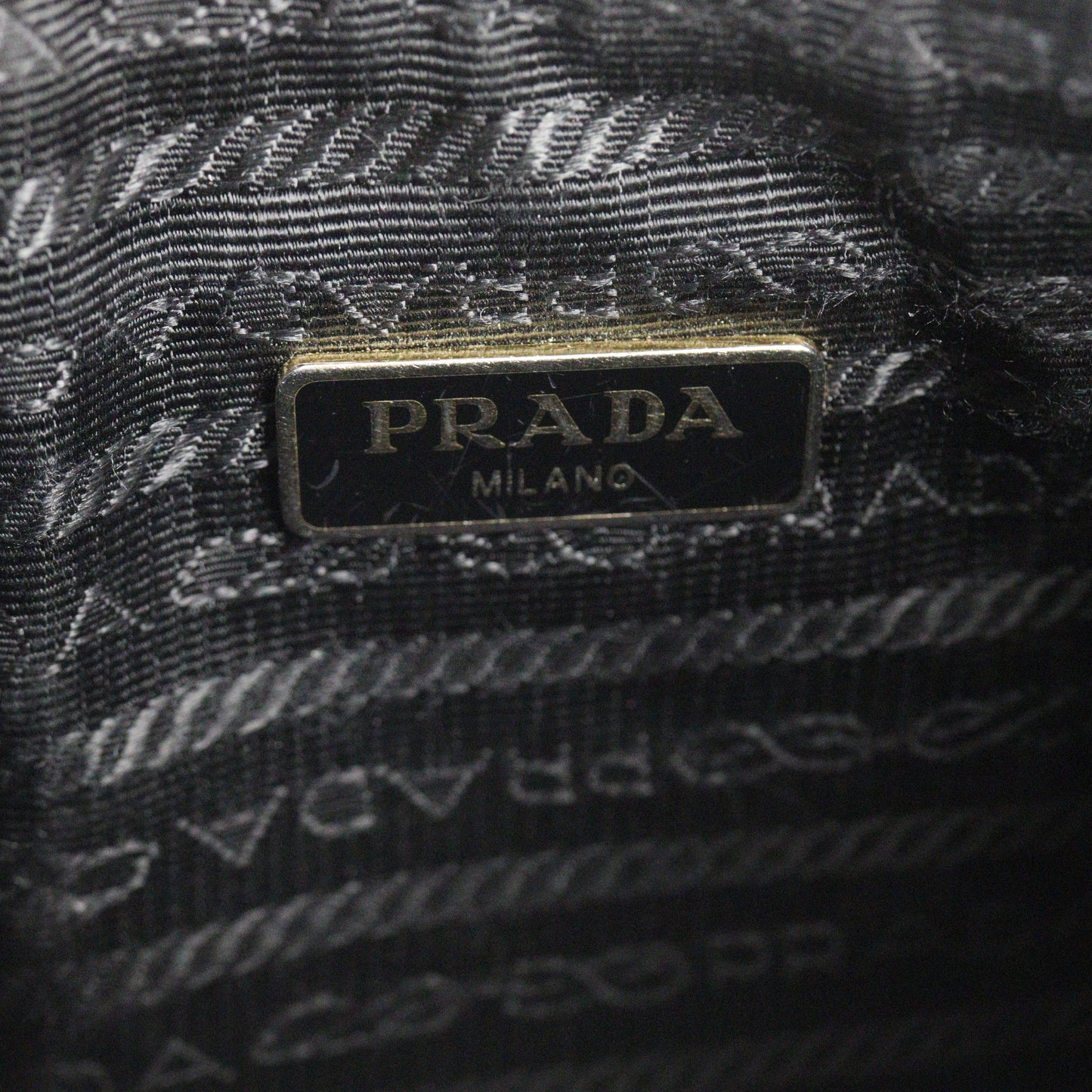 Prada Re-edition 2005 Saffiano Shoulder Bag