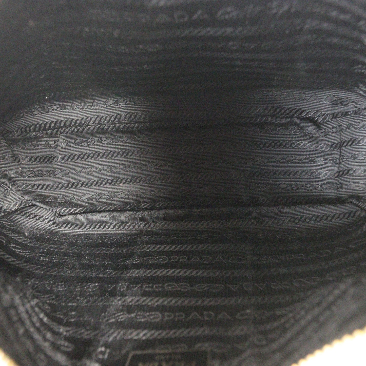 Prada Re-edition 2005 Saffiano Shoulder Bag