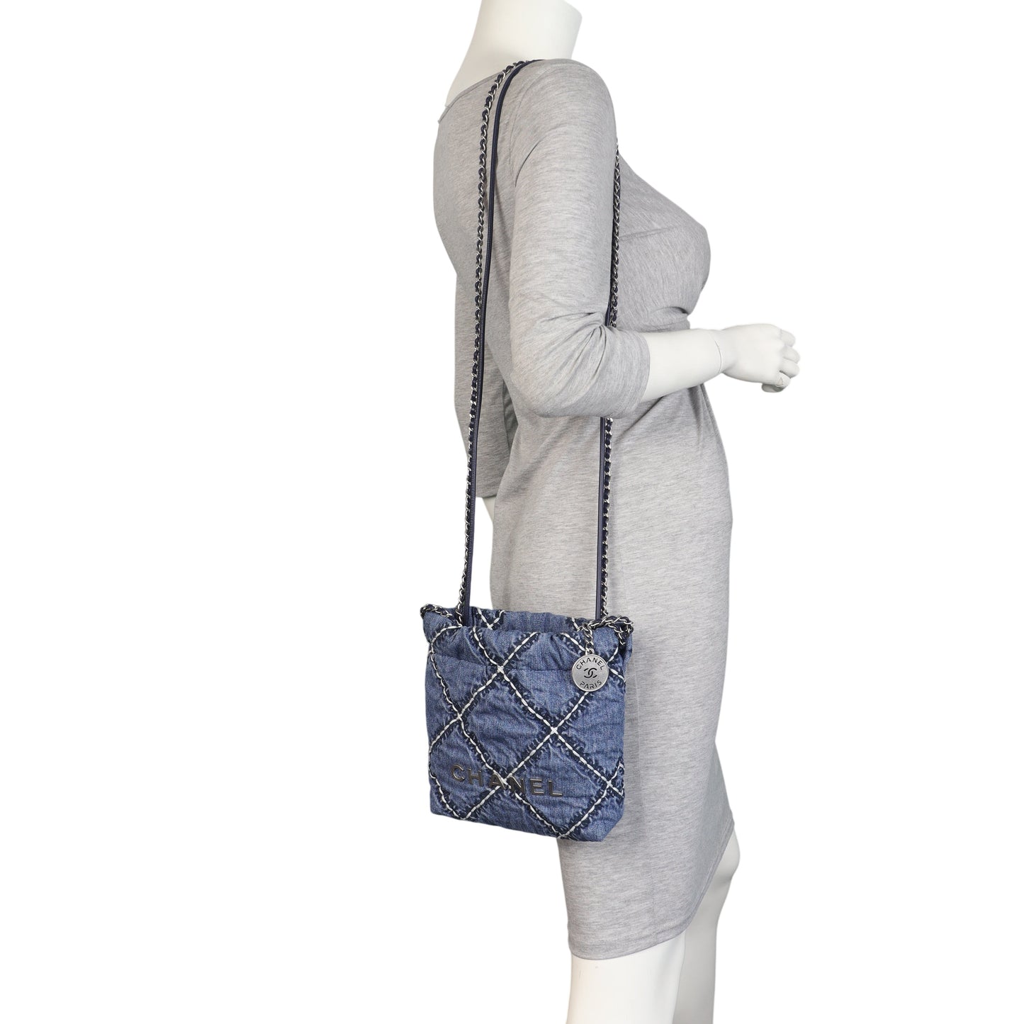 Chanel 22 Hobo Mini