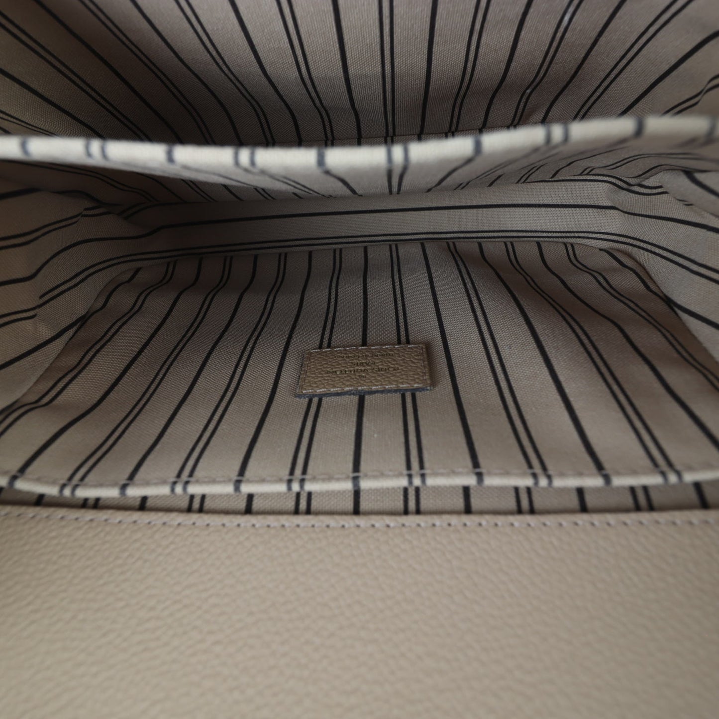 Louis Vuitton Pochette Metis Monogram Empreinte